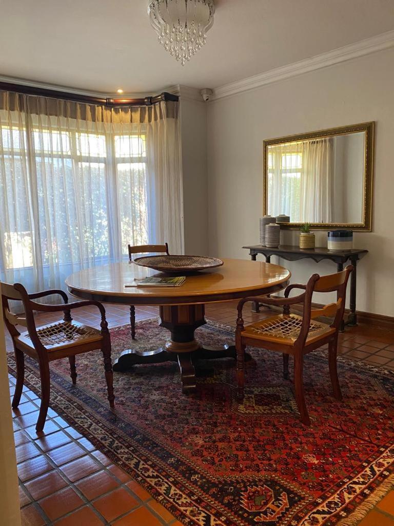 The Woodpecker Inn Претория Экстерьер фото