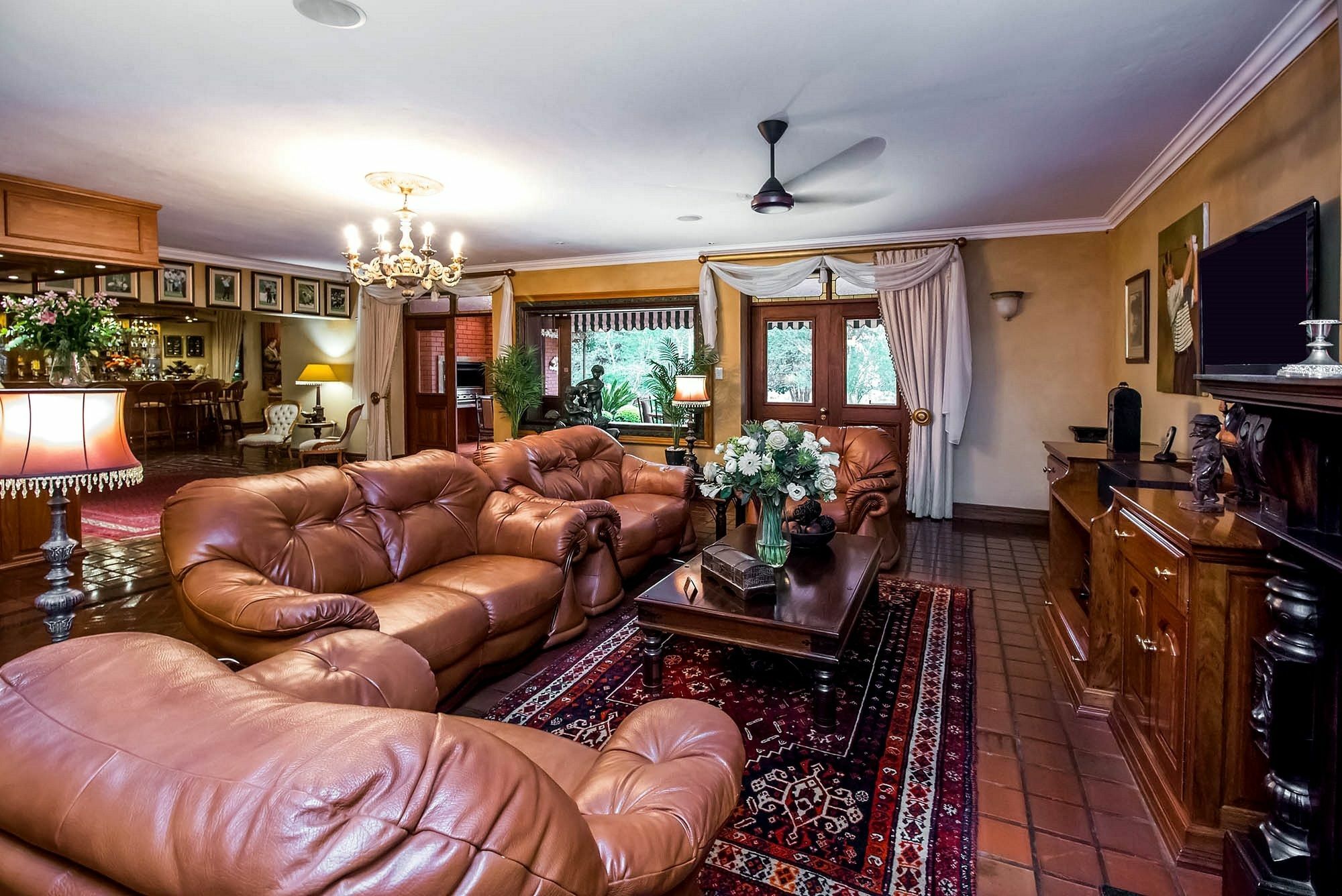The Woodpecker Inn Претория Экстерьер фото